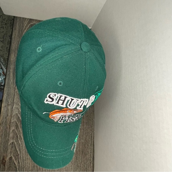 Green Fishing Cap with Embroidered Fish Design Redfish.Pre-owned. Printed hat - Picture 7 of 9